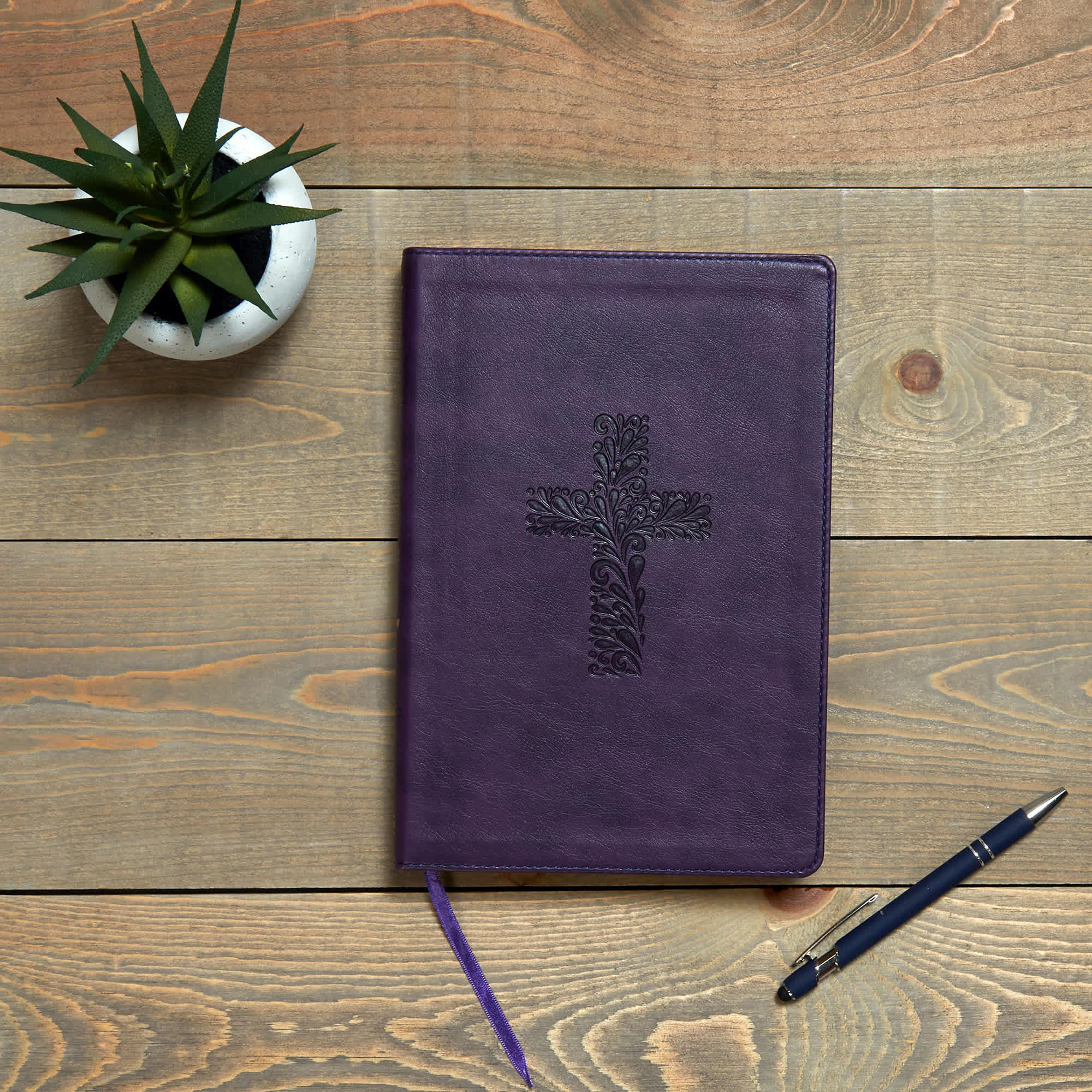 slide 4 of 9 for KJV Rainbow Study Bible, Purple LeatherTouch