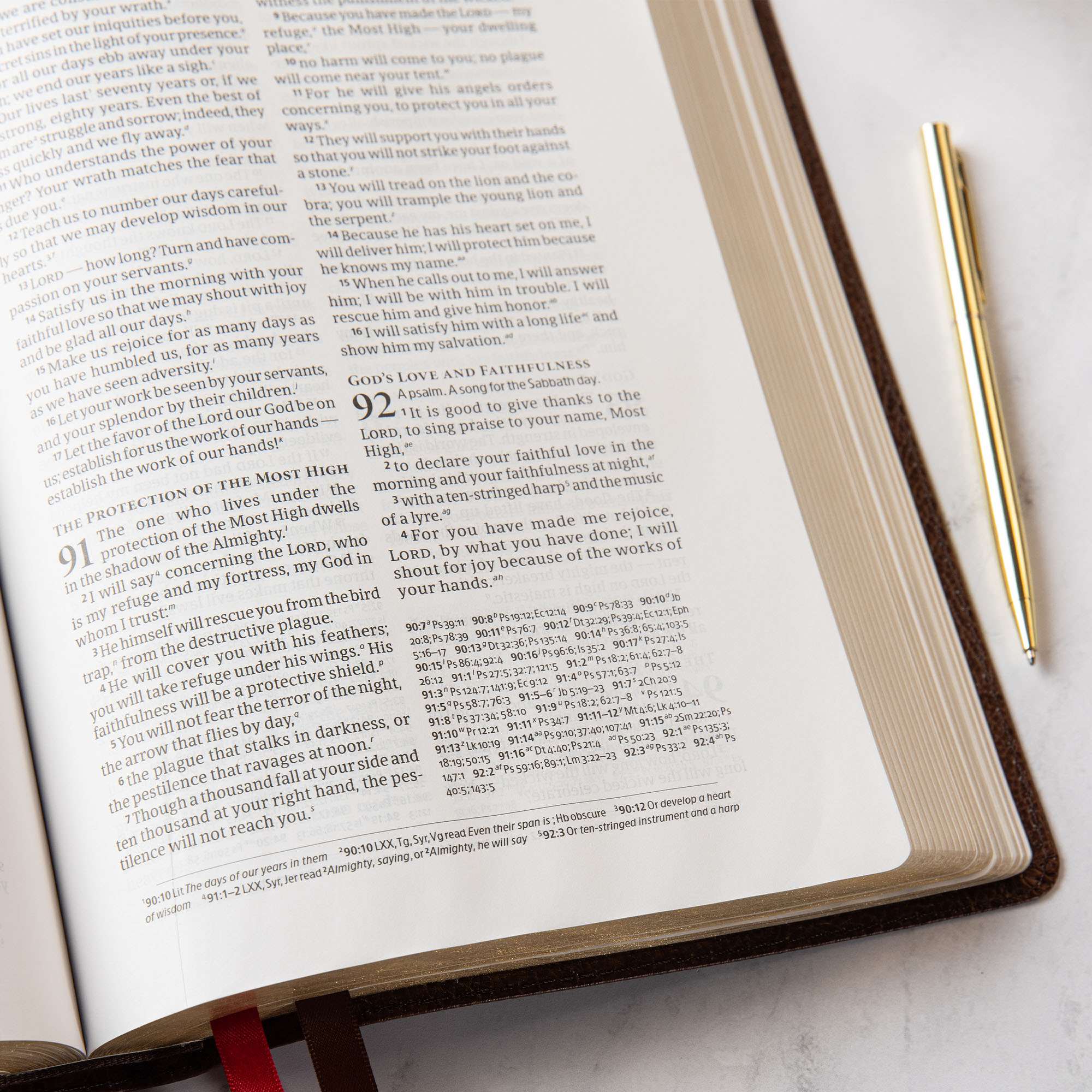 slide 6 of 10 for CSB Pastor's Bible, Verse-by-Verse Edition, Brown Bonded Leather