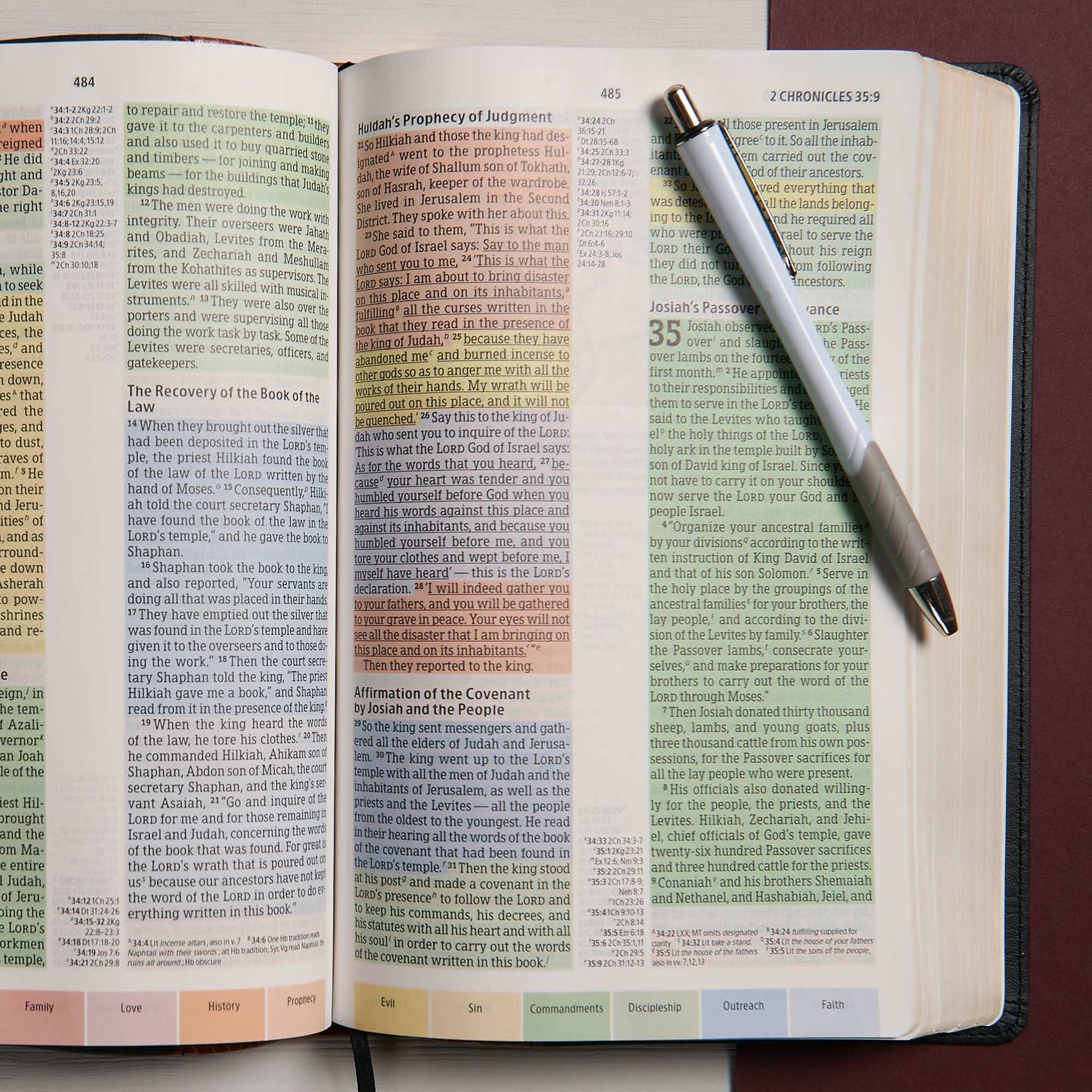 slide 5 of 9 for CSB Rainbow Study Bible, Black/Tan LeatherTouch