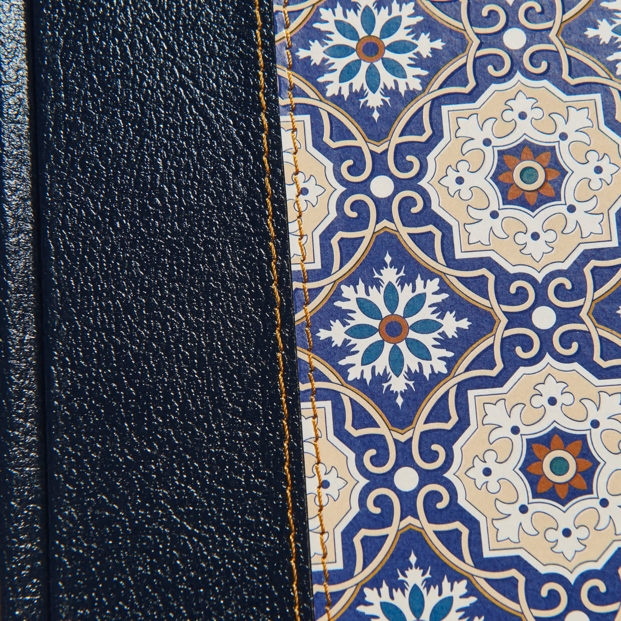 slide 4 of 6 for RVR 1960 Biblia de apuntes edición letra grande, piel fabricada y mosaico crema y azul
