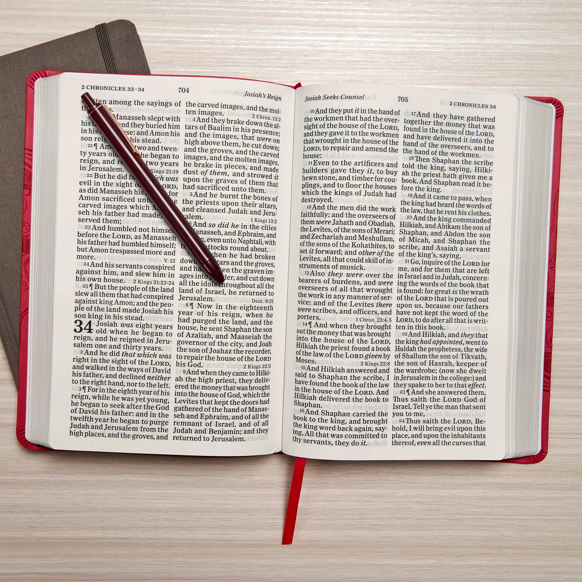 slide 4 of 5 for KJV Giant Print Reference Bible, Pink LeatherTouch