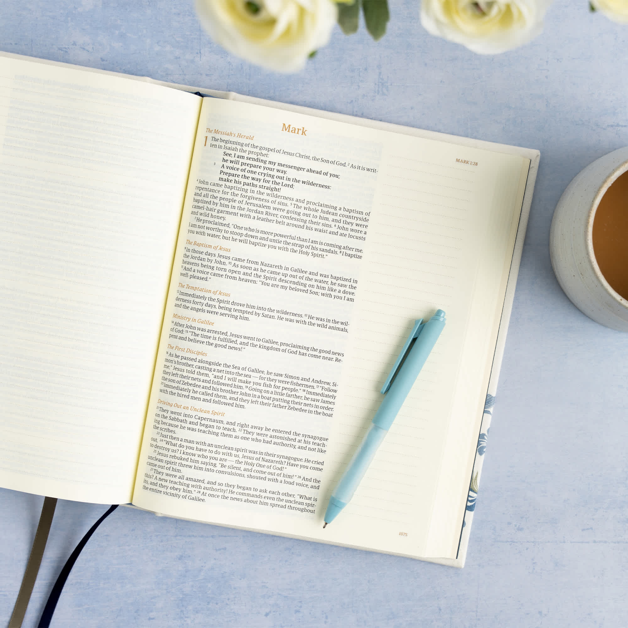 slide 5 of 11 for CSB Notetaking Bible, Large Print Edition, Cream Floral Cloth Over Board