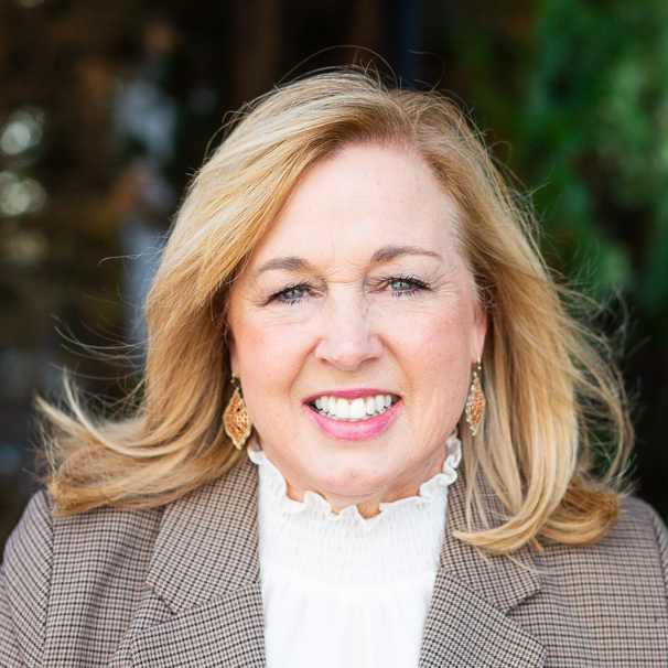 Kelly King wearing dress coat and smiling