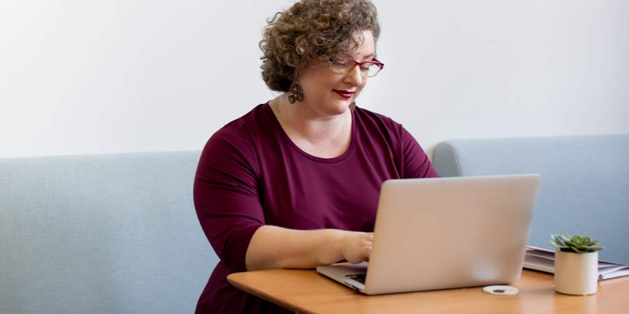 Free Online Bible Studies with Popular Authors - Learn More