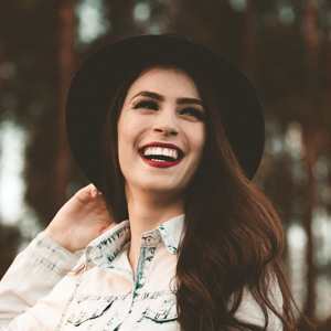 woman wearing hat